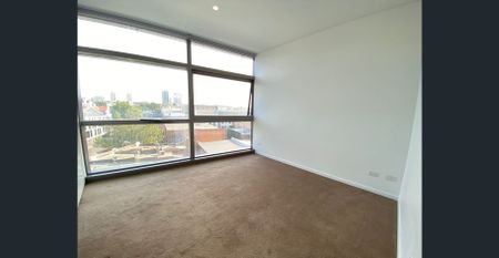 1 Bedroom + Study room in Central Park - Photo 2