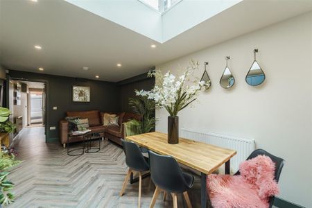 5 bedroom terraced house to rent - Photo 3