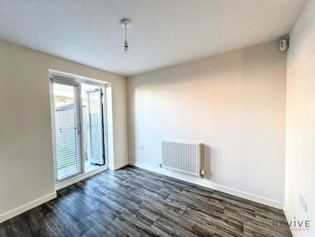 3 bedroom semi-detached house to rent - Photo 4