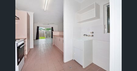 Private Duplex with fully fenced yard - Photo 4