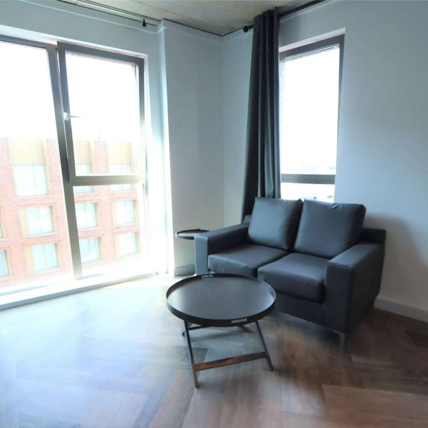 Stunning Fully Furnished Two Double Bedroom, Two Bathroom Apartment on the 5th floor of the Ancoats Gardens development. - Photo 1