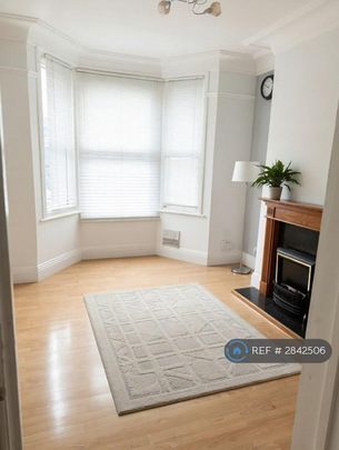 1 bedroom in a house share to rent - Photo 1