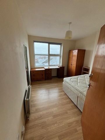 4 bedroom apartment to rent - Photo 4