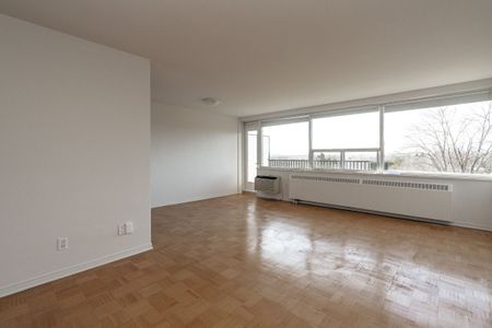 150 The Donway West - Photo 4