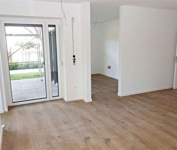 Schöne Neubauwohnung mit Terrasse in guter Lage von Schortens! - Photo 1