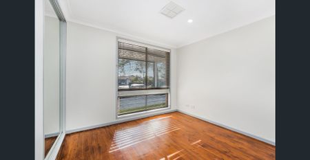 Charming 3 Bedroom Home ! - Photo 2