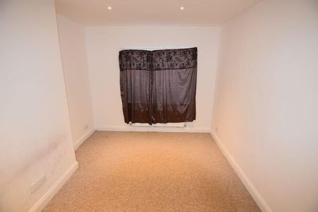 2 Bed Flat, East Street, IG11 - Photo 5
