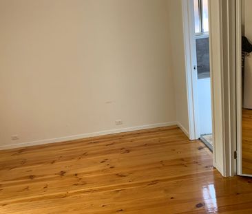 Prime Location - Photo 3