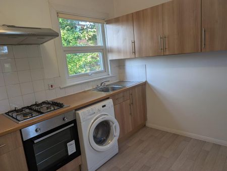 3 bedroom flat to rent - Photo 4