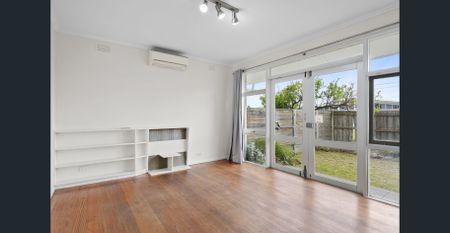 Spacious & Bright Apartment in Frankston - Photo 5