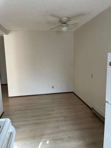 1 Bedroom Apartment in Caswell Hill - Photo 2