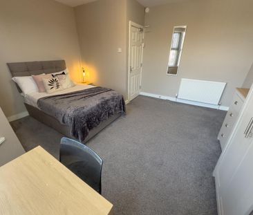 6 bedroom terraced house to rent - Photo 1