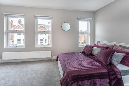 1 bedroom in a house share to rent - Photo 2