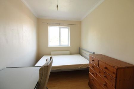 6 bedroom semi-detached house to rent - Photo 2