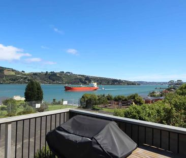 Stunning Location with Harbour View - Photo 3
