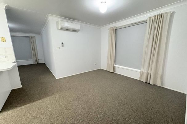WELL PRESENTED NEAT & TIDY 2 BEDROOM UNIT!!! - Photo 1