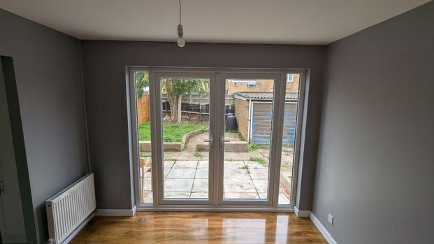 3 bedroom semi-detached house to rent - Photo 1