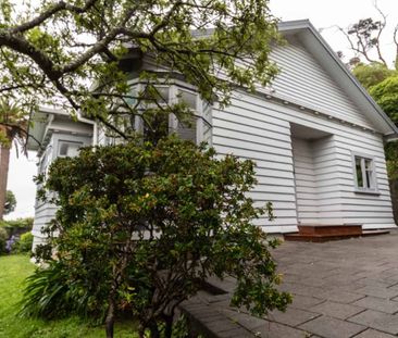 Stunning standalone home - Photo 4