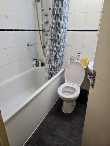 1 bedroom in a house share to rent - Photo 5