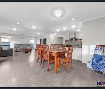 Spacious Five-Bedroom Home with Solar in Tarneit - Photo 2