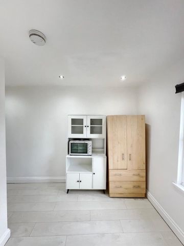 Room in a Shared House, Burlington Road, CR7 - Photo 2