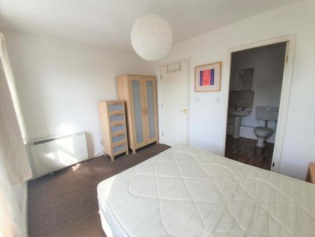 2 bedroom flat to rent - Photo 4