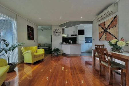 BOUTIQUE VILLA IN PRIZED BEACHSIDE POCKET! - Photo 4