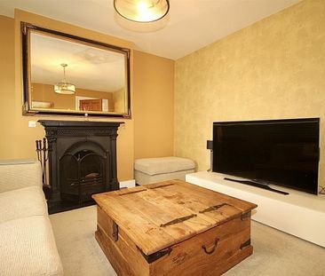 3 Bedroom House - End Terrace To Let - Photo 2