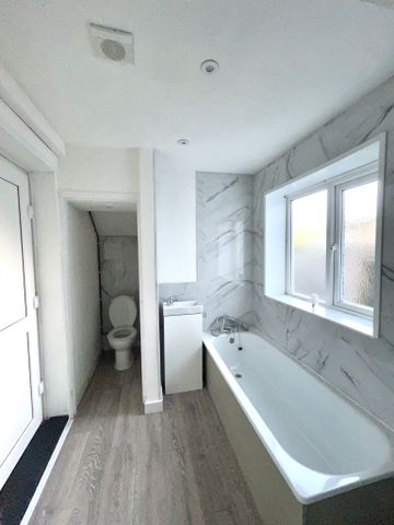 Newly Renovated 1 bed maisonette with PARKING - Photo 3