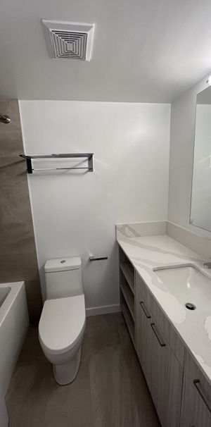 YORK HOUSE - Photo 1