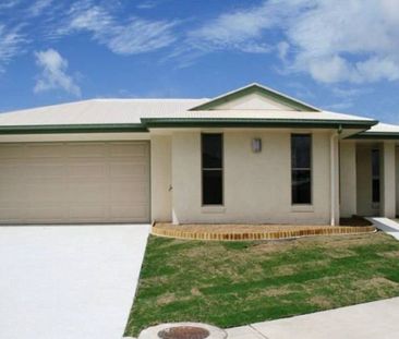 Air Conditioned Home with 2 Living Areas Plus Office - Photo 1