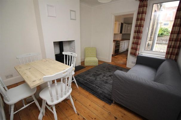 4 bedroom terraced house to rent - Photo 1