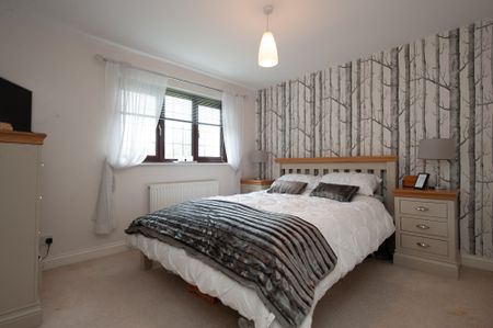 4 bedroom house to rent Sleaford Close, Grange Park, SN5 - Photo 3