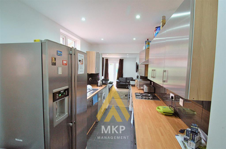 7 bedroom terraced house to rent - Photo 3