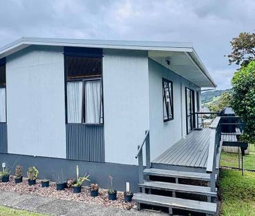 Fully fenced tidy sunny 3 bedroom home - Photo 3