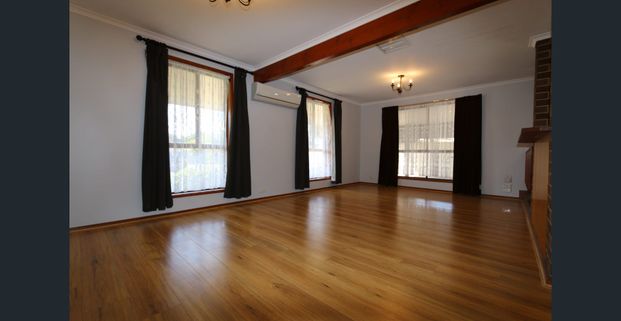 Unbeatable location - Photo 1