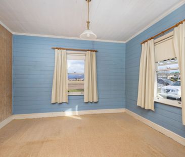 Characteristic 2 Bedroom Cottage - Photo 6