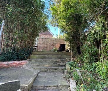 8 bedroom flat to rent - Photo 2