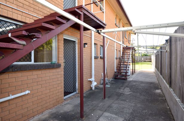 VERY NEAT AND TIDY UNIT IN IDEAL LOCATION - Photo 1