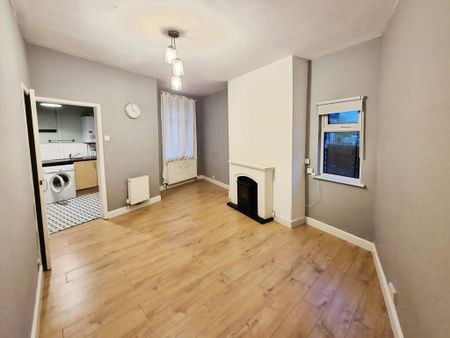 2 bedroom end of terrace house to rent - Photo 4