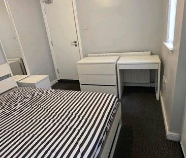 1 bedroom in a house share to rent - Photo 4