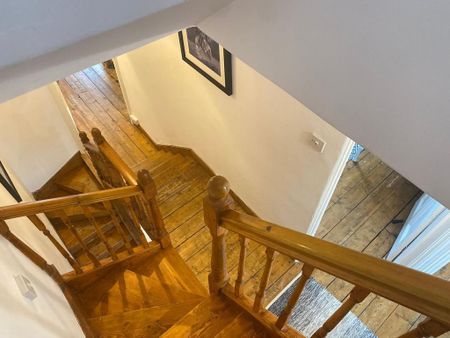 4 bedroom end of terrace house to rent - Photo 2