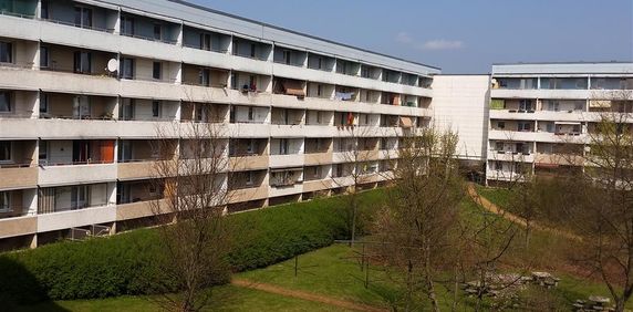 Drei Zimmer, Balkon, Keller - Photo 2