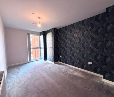 2 bedroom Flat To Let - Photo 3