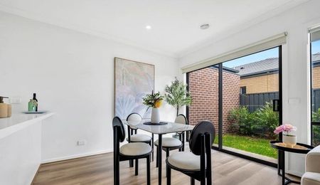 Stylish Living with Modern Comfort & Effortless Appeal - Photo 3