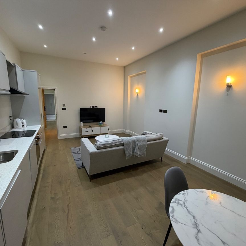 2 Bed Flat, London, W5 - Photo 1