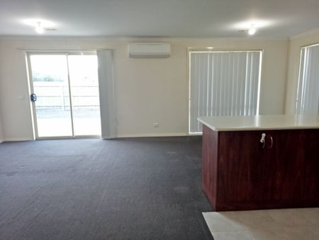 Your Stylish Easy-Care Retreat Awaits! - Photo 5