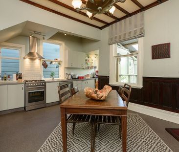 large family home - Photo 6