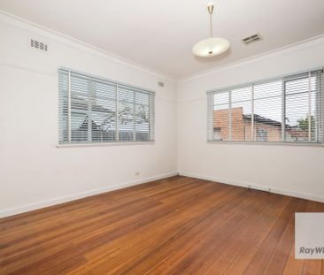 Everybody Loves 20 Raymond! - Photo 5