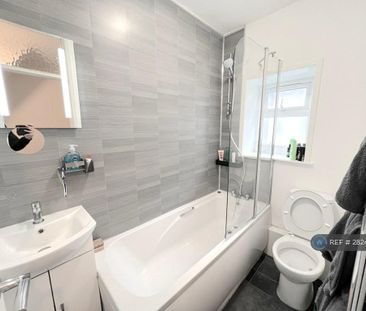 2 bedroom terraced house to rent - Photo 4